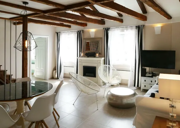 Bellavista Attic アパート イゾラ